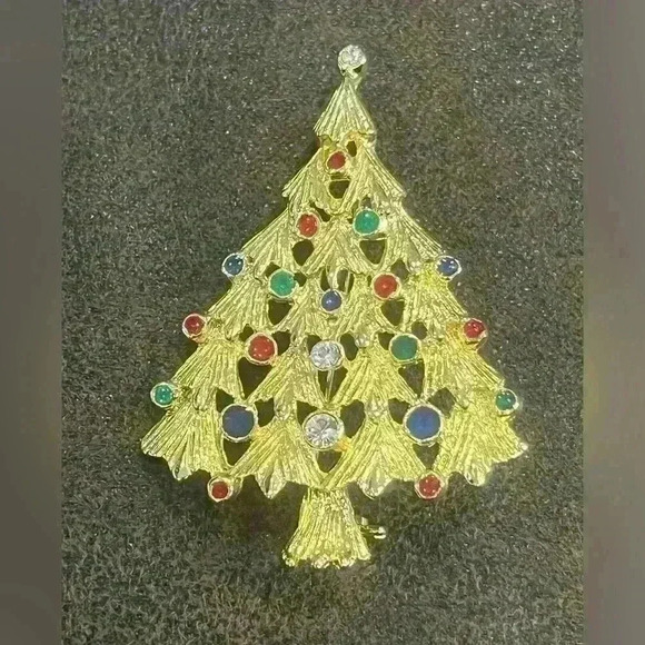 Vintage Unsigned Christmas Tree Brooch 2" Tall Rhinestones Gold - Picture 1 of 3